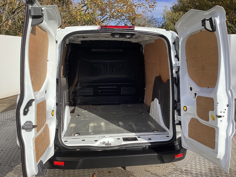 Ford 200 EcoBlue Leader SWB L/R Euro 6  