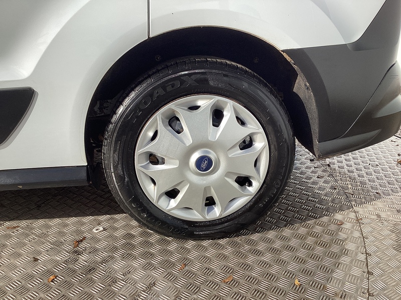 Ford 200 EcoBlue Leader SWB L/R Euro 6  