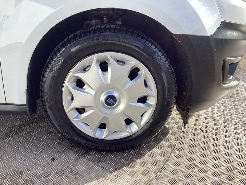 Ford 200 EcoBlue Leader SWB L/R Euro 6  