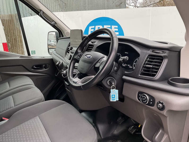 Ford 350 EcoBlue Trend 12 Seater