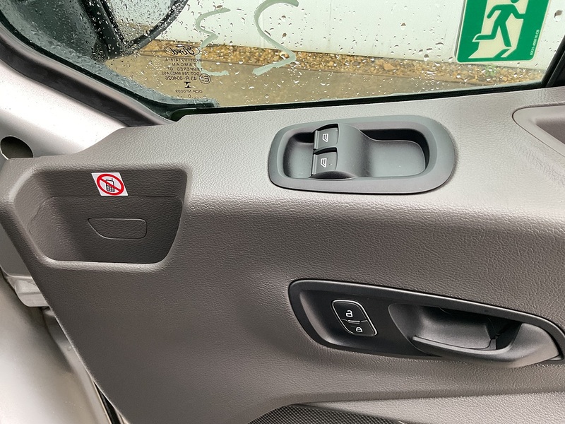 Ford 350 EcoBlue Trend 12 Seater