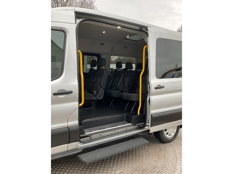 Ford 350 EcoBlue Trend 12 Seater