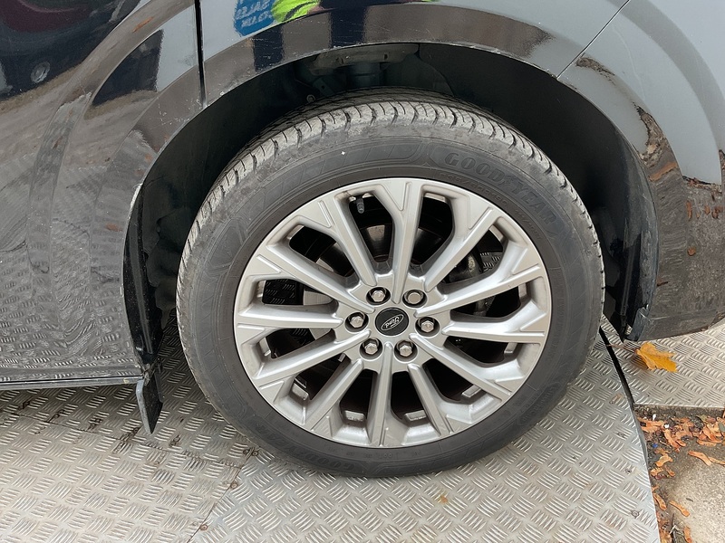 Ford 320 EcoBlue Titanium Euro 6