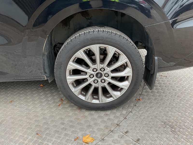 Ford 320 EcoBlue Titanium Euro 6