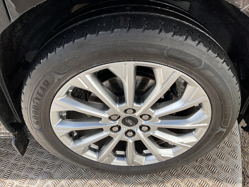 Ford 320 EcoBlue Titanium Euro 6