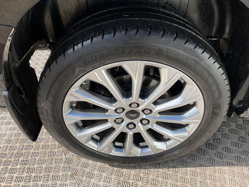 Ford 320 EcoBlue Titanium Euro 6