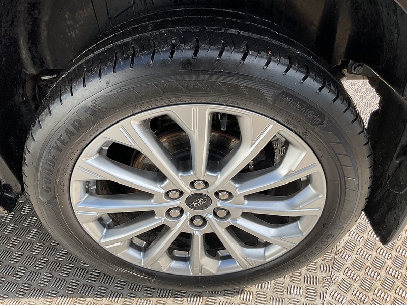 Ford 320 EcoBlue Titanium Euro 6