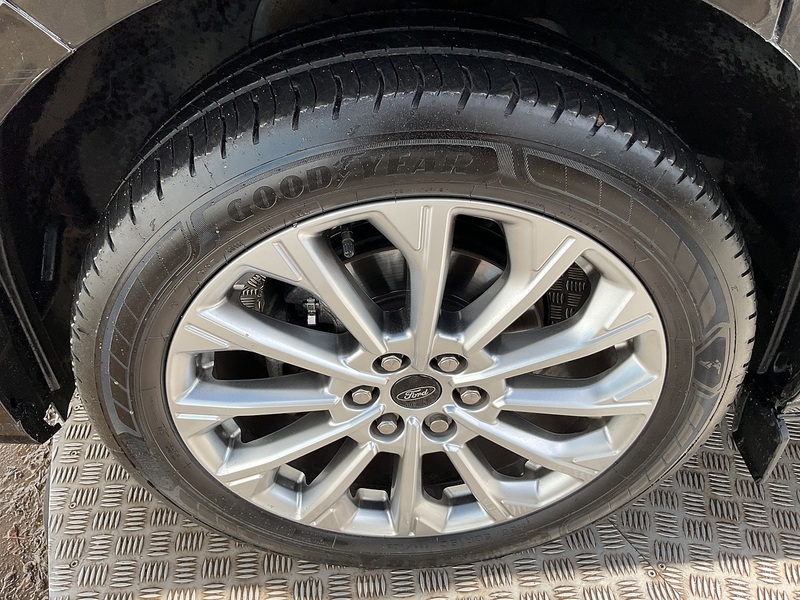 Ford 320 EcoBlue Titanium Euro 6
