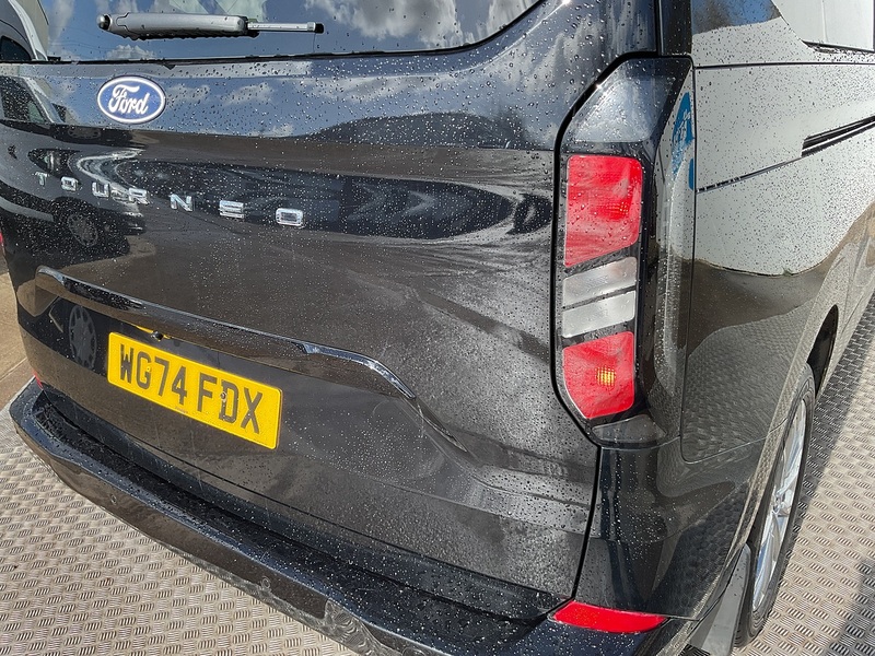 Ford 320 EcoBlue Titanium Euro 6