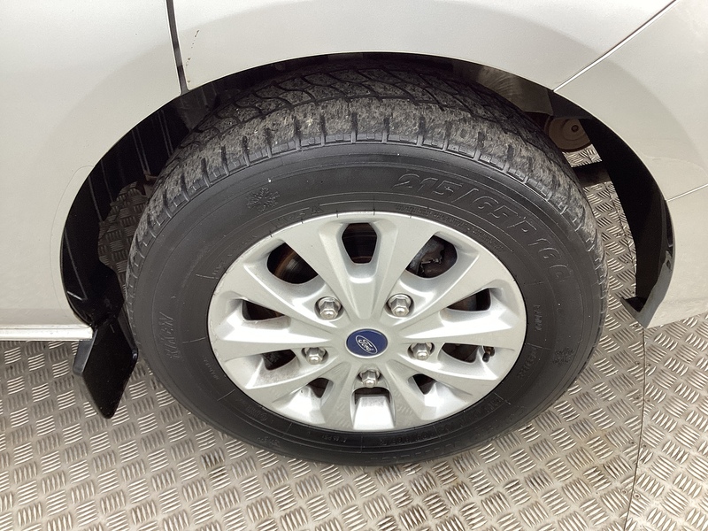 Ford 300 EcoBlue Limited SWB L/R A/C Euro 6