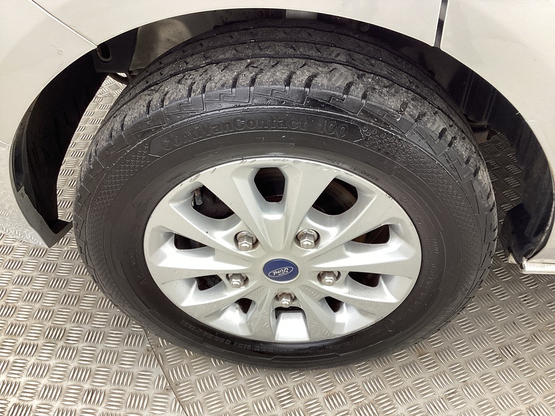 Ford 300 EcoBlue Limited SWB L/R A/C Euro 6