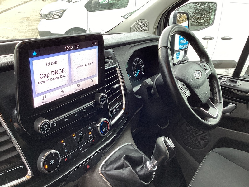 Ford 300 EcoBlue Limited SWB L/R A/C Euro 6