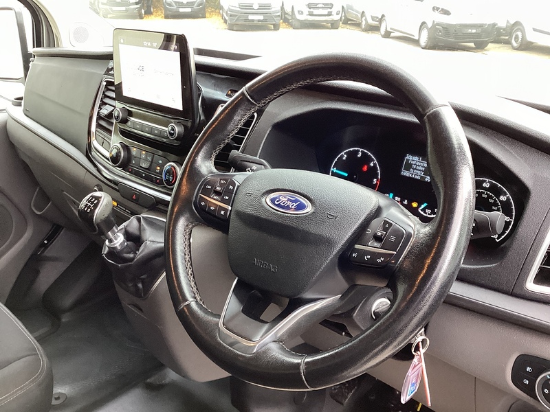 Ford 300 EcoBlue Limited SWB L/R A/C Euro 6