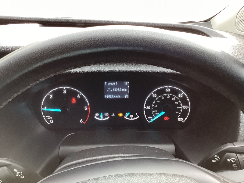 Ford 300 EcoBlue Limited SWB L/R A/C Euro 6