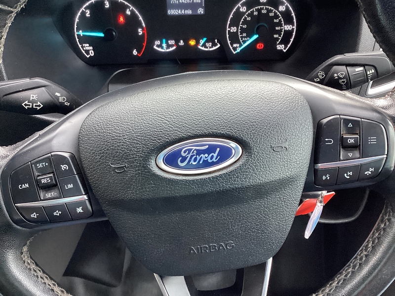 Ford 300 EcoBlue Limited SWB L/R A/C Euro 6