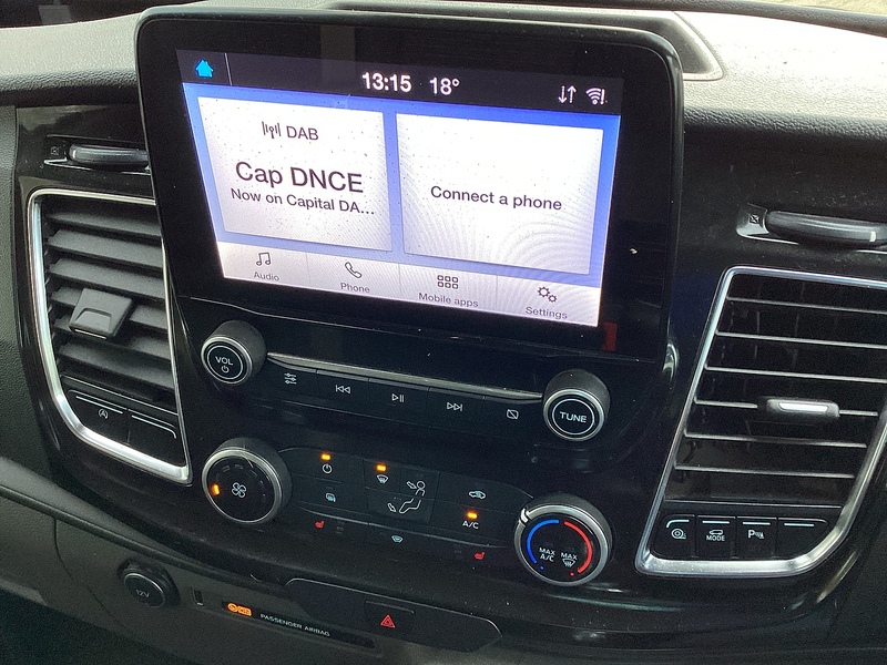 Ford 300 EcoBlue Limited SWB L/R A/C Euro 6