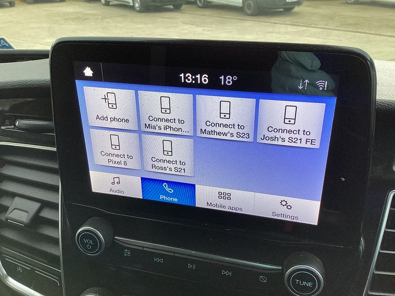 Ford 300 EcoBlue Limited SWB L/R A/C Euro 6