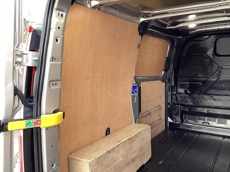 Ford 300 EcoBlue Limited SWB L/R A/C Euro 6