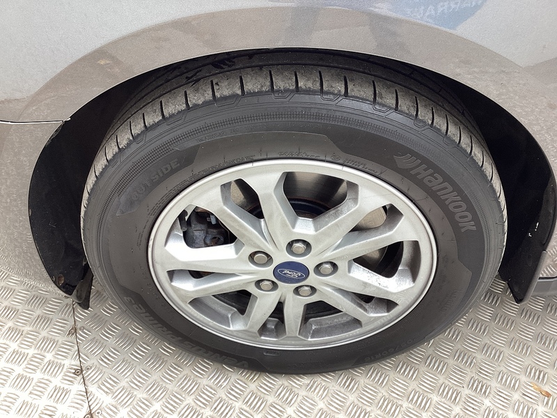 Ford 240 EcoBlue Limited SWB L/R Euro 6