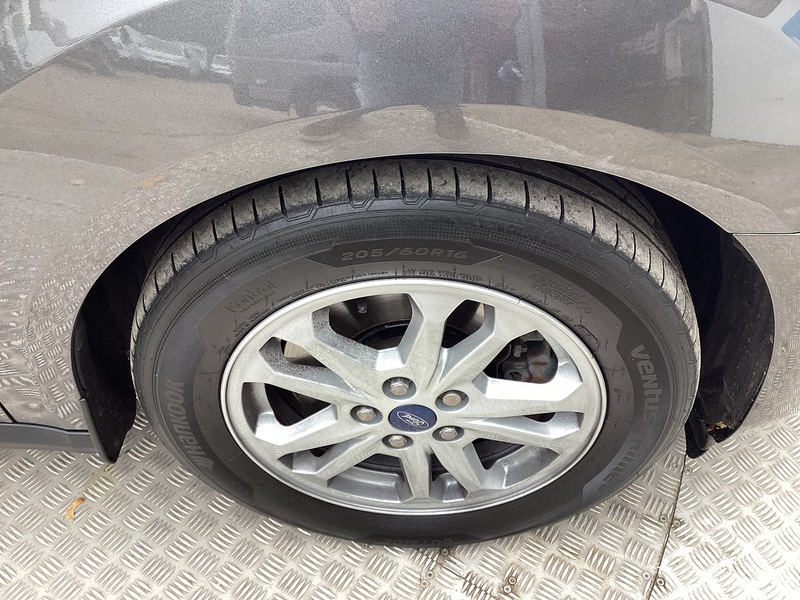 Ford 240 EcoBlue Limited SWB L/R Euro 6