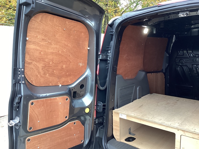 Ford 240 EcoBlue Limited SWB L/R Euro 6