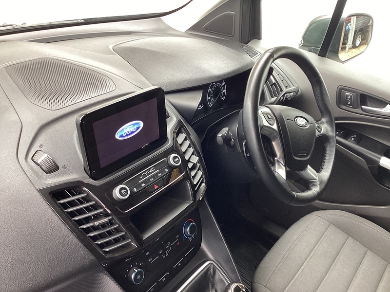 Ford 240 EcoBlue Limited SWB L/R Euro 6