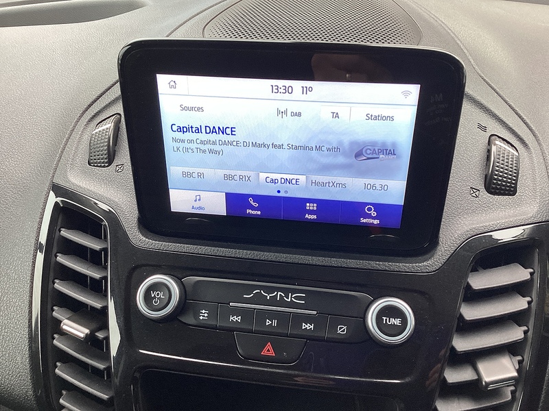 Ford 240 EcoBlue Limited SWB L/R Euro 6