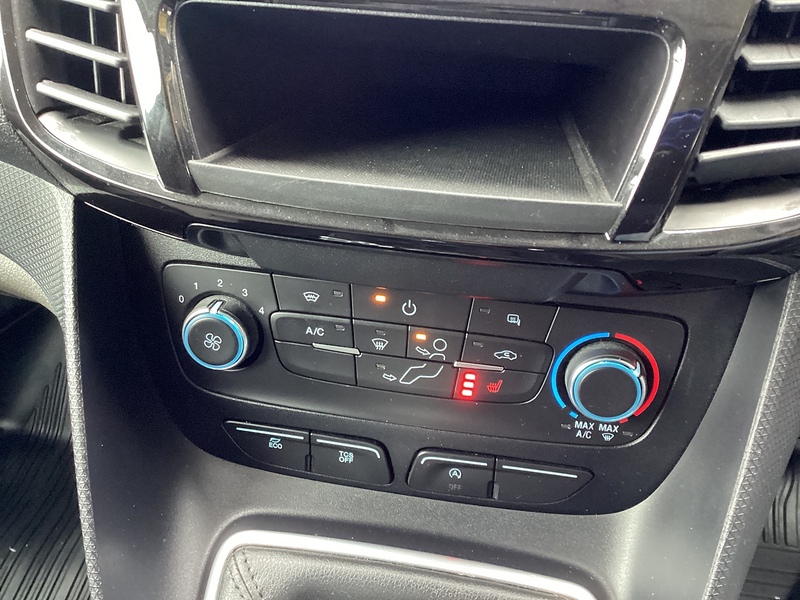 Ford 240 EcoBlue Limited SWB L/R Euro 6