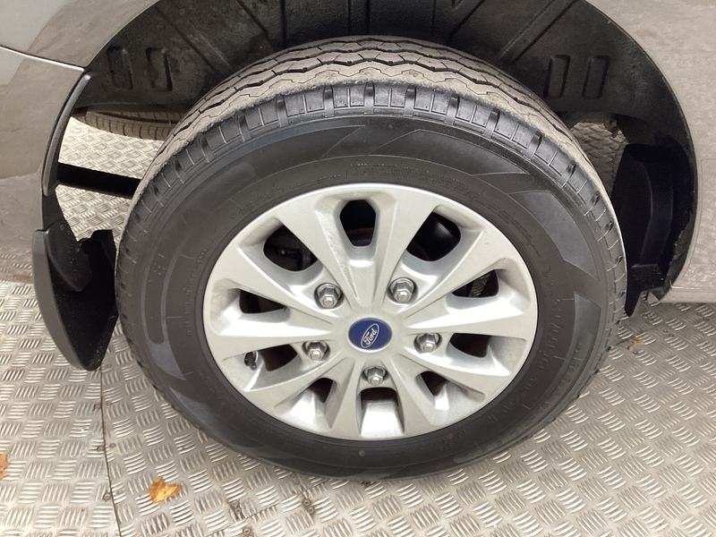 Ford 280 EcoBlue Limited SWB L/R Euro 6