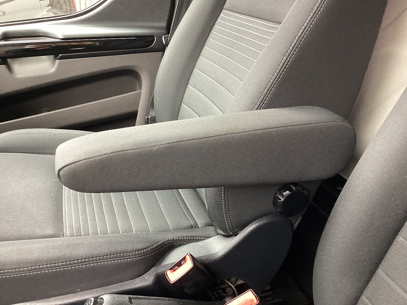 Ford 280 EcoBlue Limited SWB L/R Euro 6