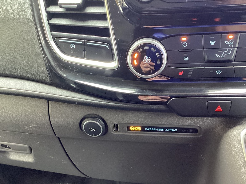 Ford 280 EcoBlue Limited SWB L/R Euro 6