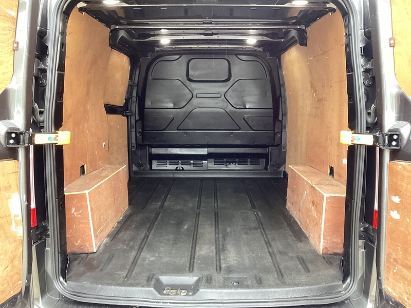 Ford 280 EcoBlue Limited SWB L/R Euro 6