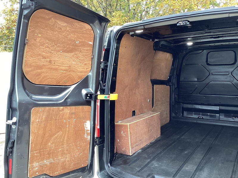 Ford 280 EcoBlue Limited SWB L/R Euro 6