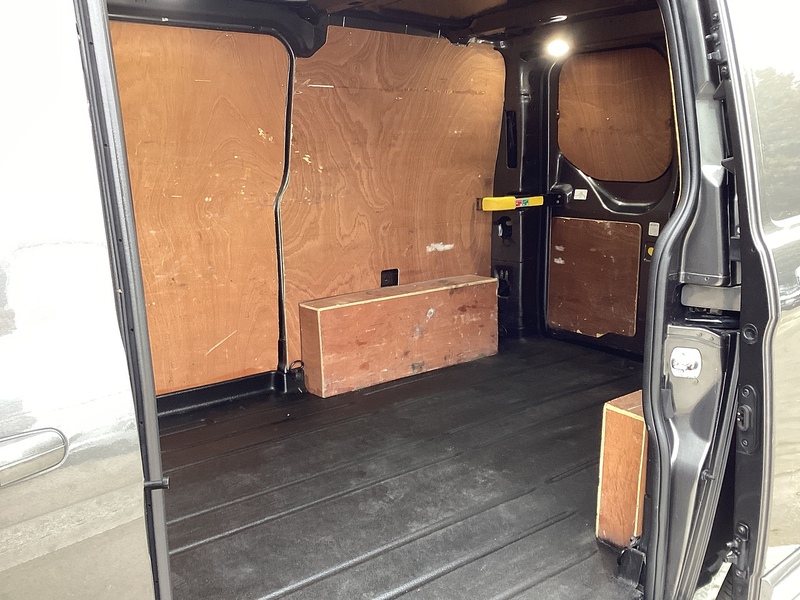 Ford 280 EcoBlue Limited SWB L/R Euro 6