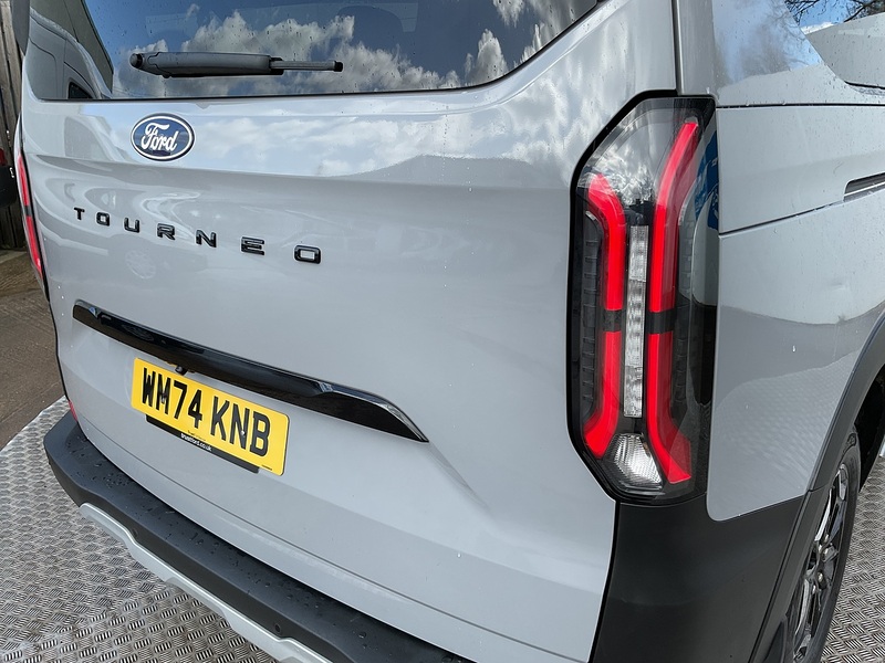 Ford 320 EcoBlue Active Euro 6