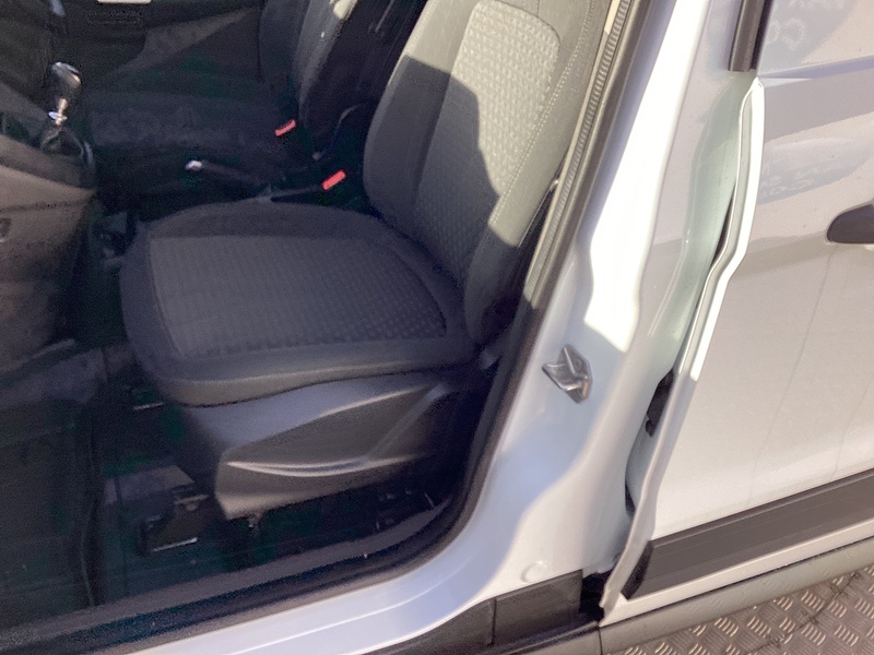 Ford 230 EcoBlue Trend LWB L/R Euro 6