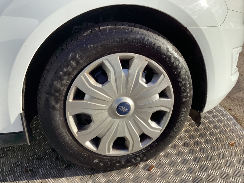 Ford 230 EcoBlue Trend LWB L/R Euro 6