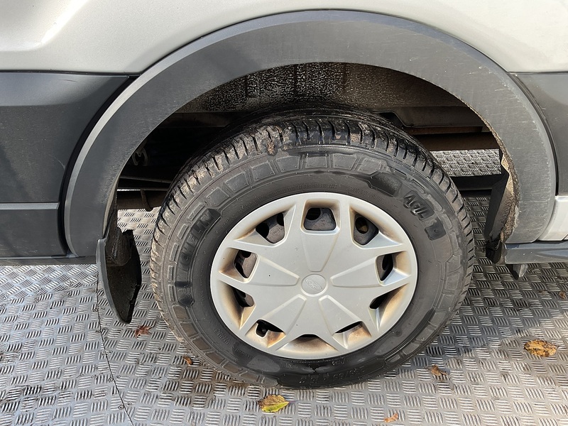 Ford 350 EcoBlue 12 Seat Trend 