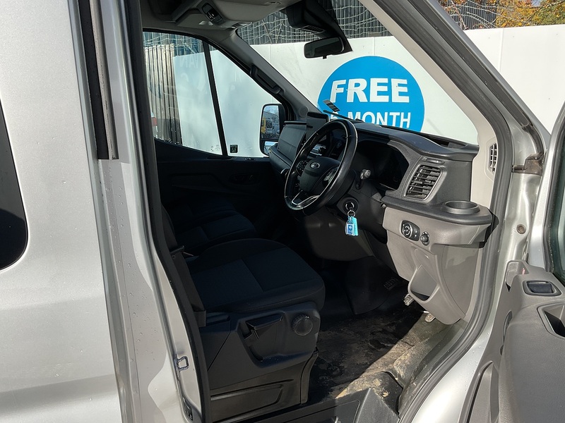 Ford 350 EcoBlue 12 Seat Trend 