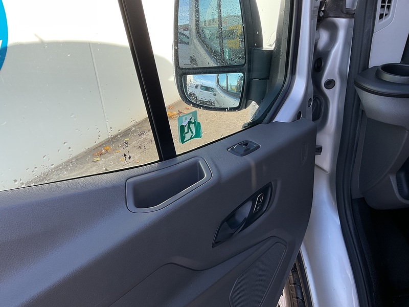 Ford 350 EcoBlue 12 Seat Trend 