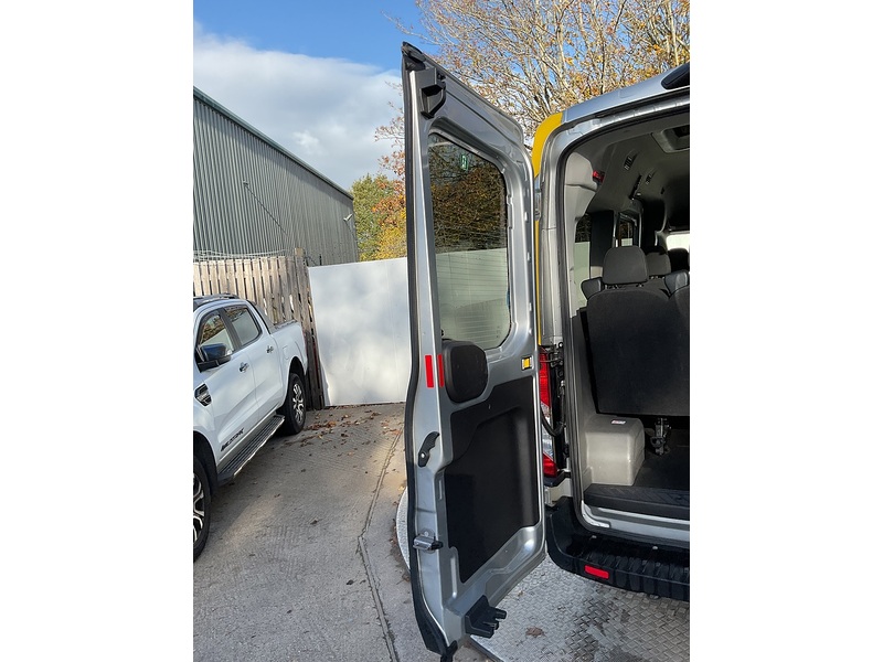 Ford 350 EcoBlue 12 Seat Trend 