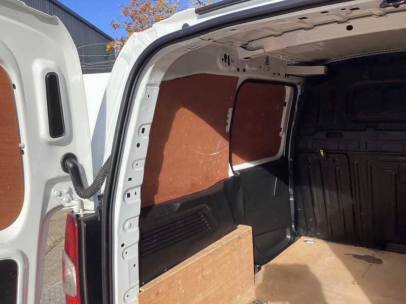 Vauxhall Turbo D 2000 Sportive SWB 