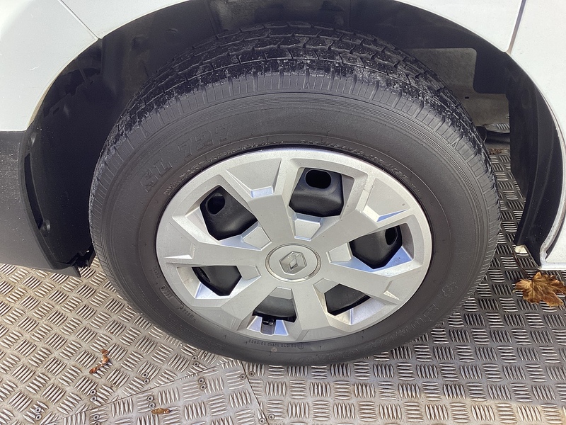 Renault dCi Blue SL28 Business+ SWB Euro 6