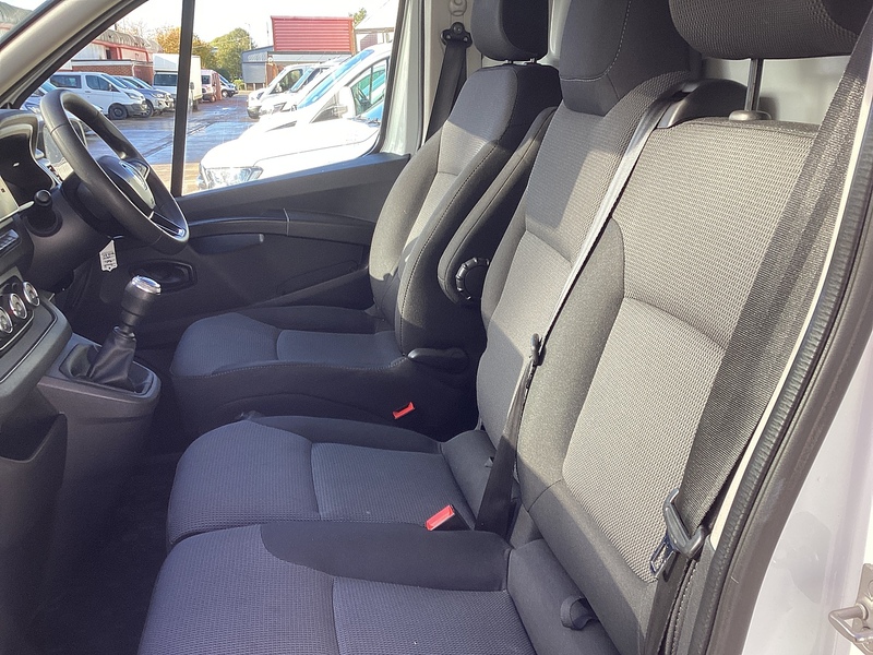 Renault dCi Blue SL28 Business+ SWB Euro 6