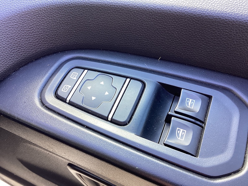 Renault dCi Blue SL28 Business+ SWB Euro 6