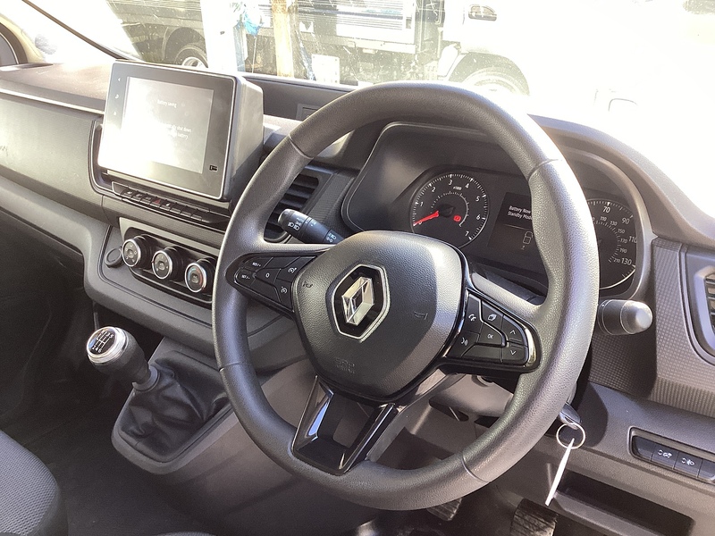 Renault dCi Blue SL28 Business+ SWB Euro 6