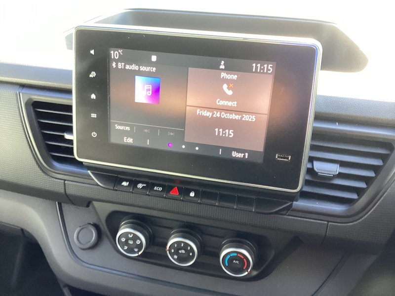 Renault dCi Blue SL28 Business+ SWB Euro 6