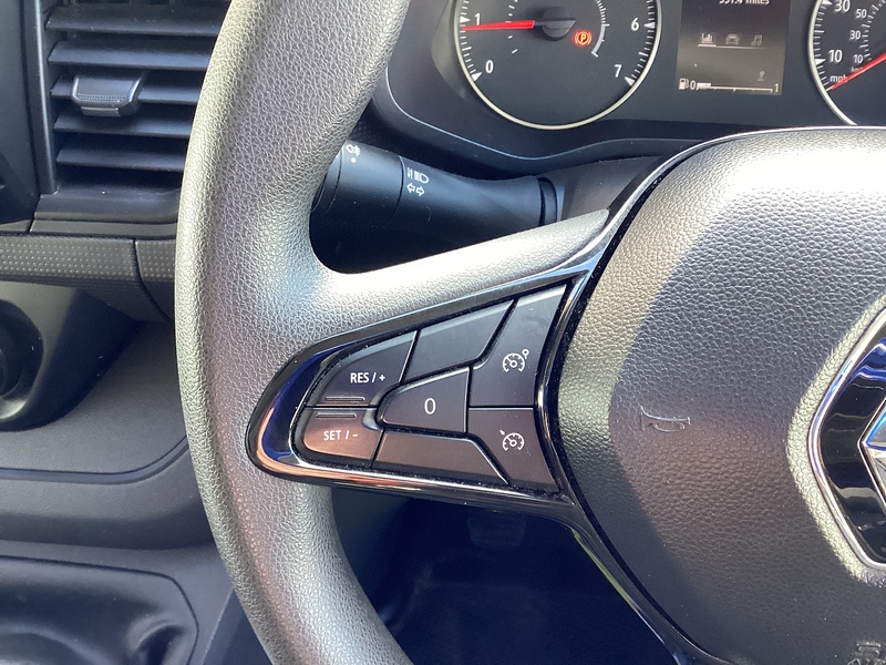 Renault dCi Blue SL28 Business+ SWB Euro 6