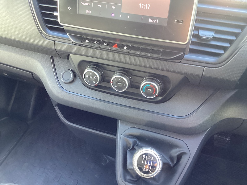 Renault dCi Blue SL28 Business+ SWB Euro 6