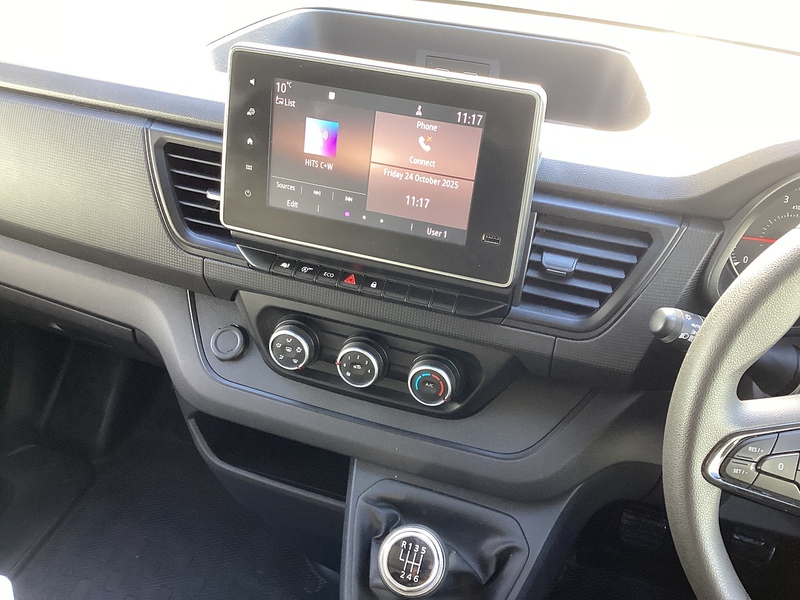 Renault dCi Blue SL28 Business+ SWB Euro 6